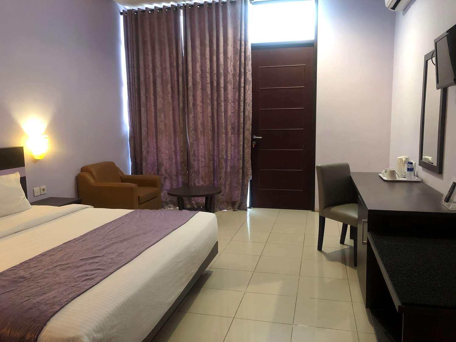 Kyriad Sadurengas Hotel Tanah Grogot Екстер'єр фото